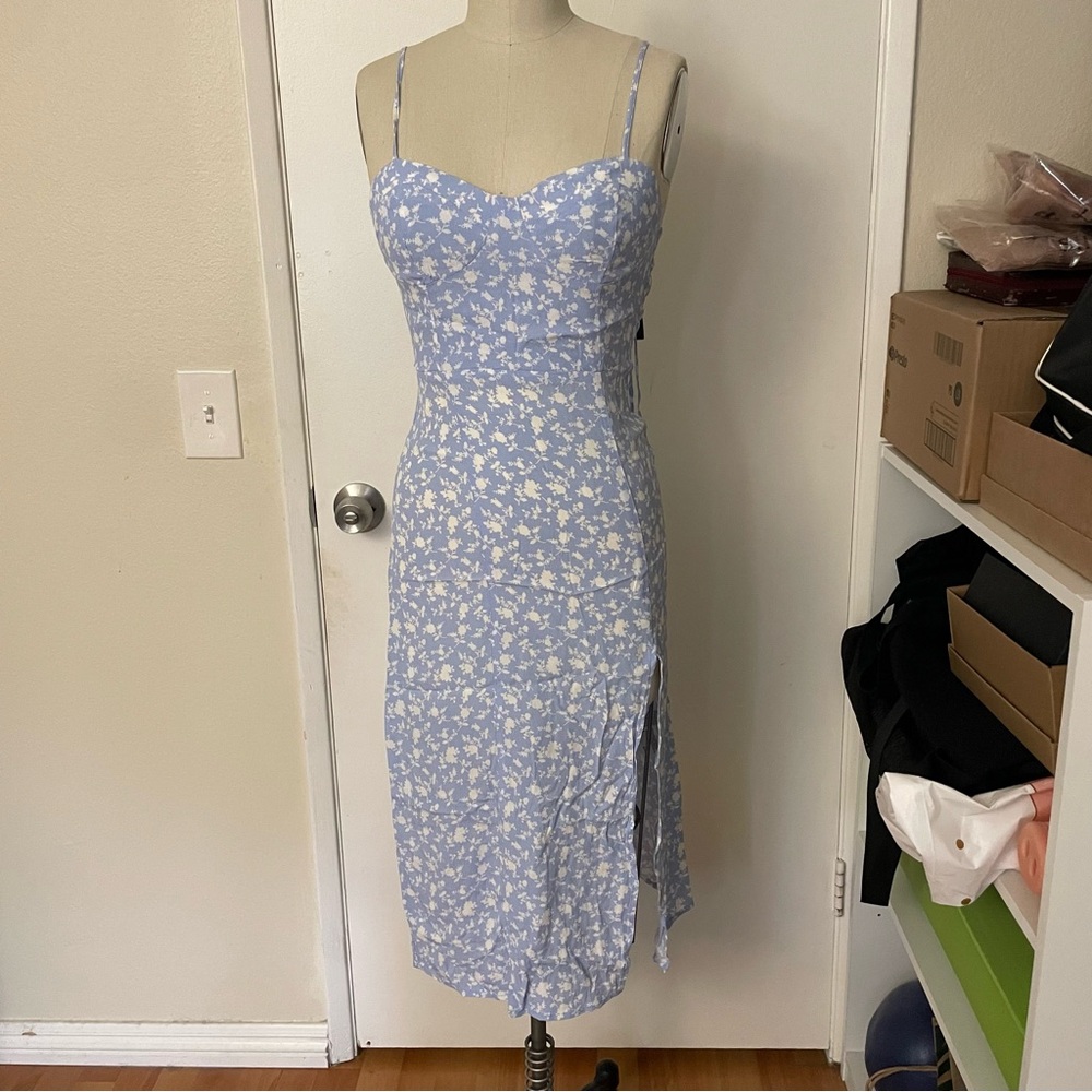 Blue floral midi dress with adjustable straps and side slit. Size: S